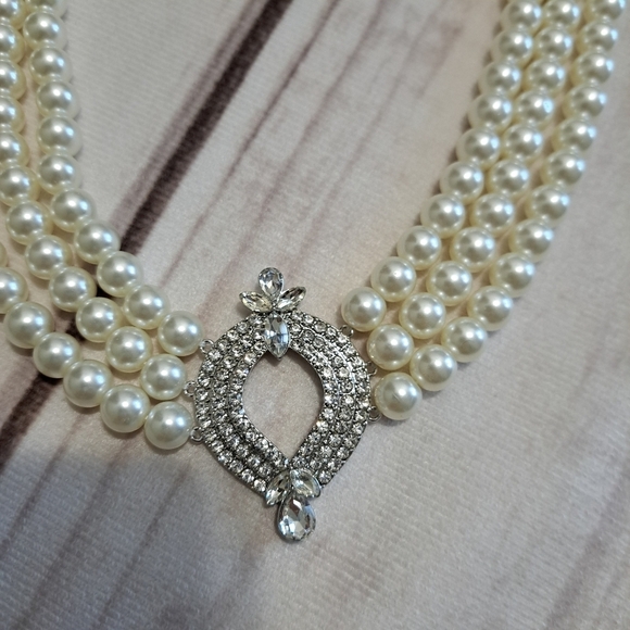 Monet Faux Pearl and Silver Medalion  Necklace - Picture 3 of 6